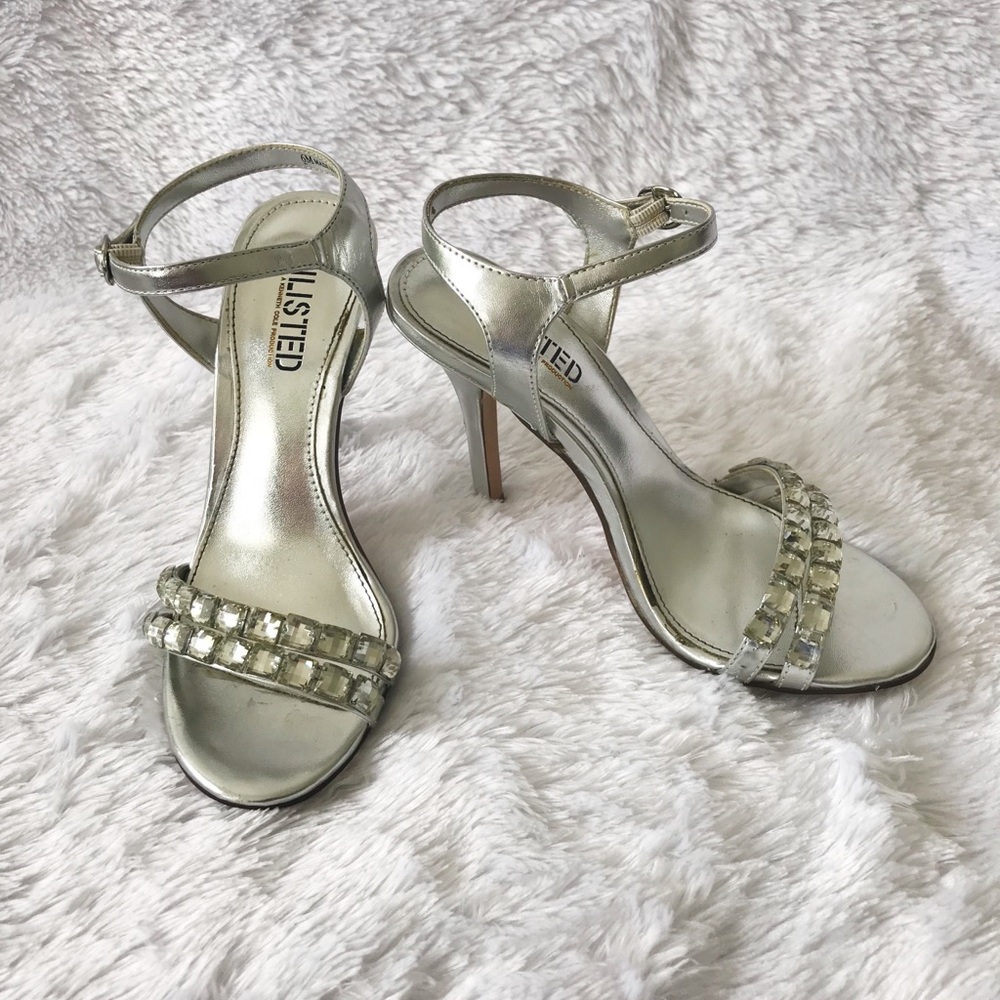 UNLISTED SILVER HEELS